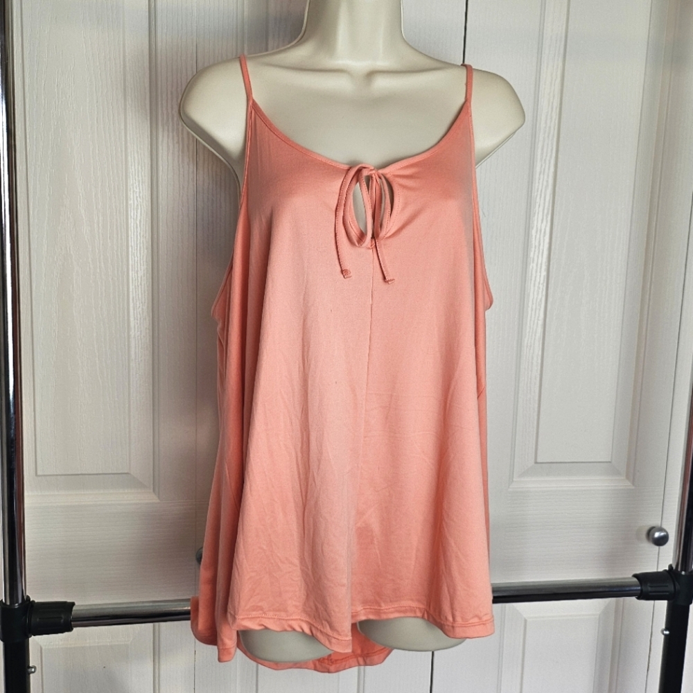 Ricki's BB Collection Strappy Keyhole Top, M